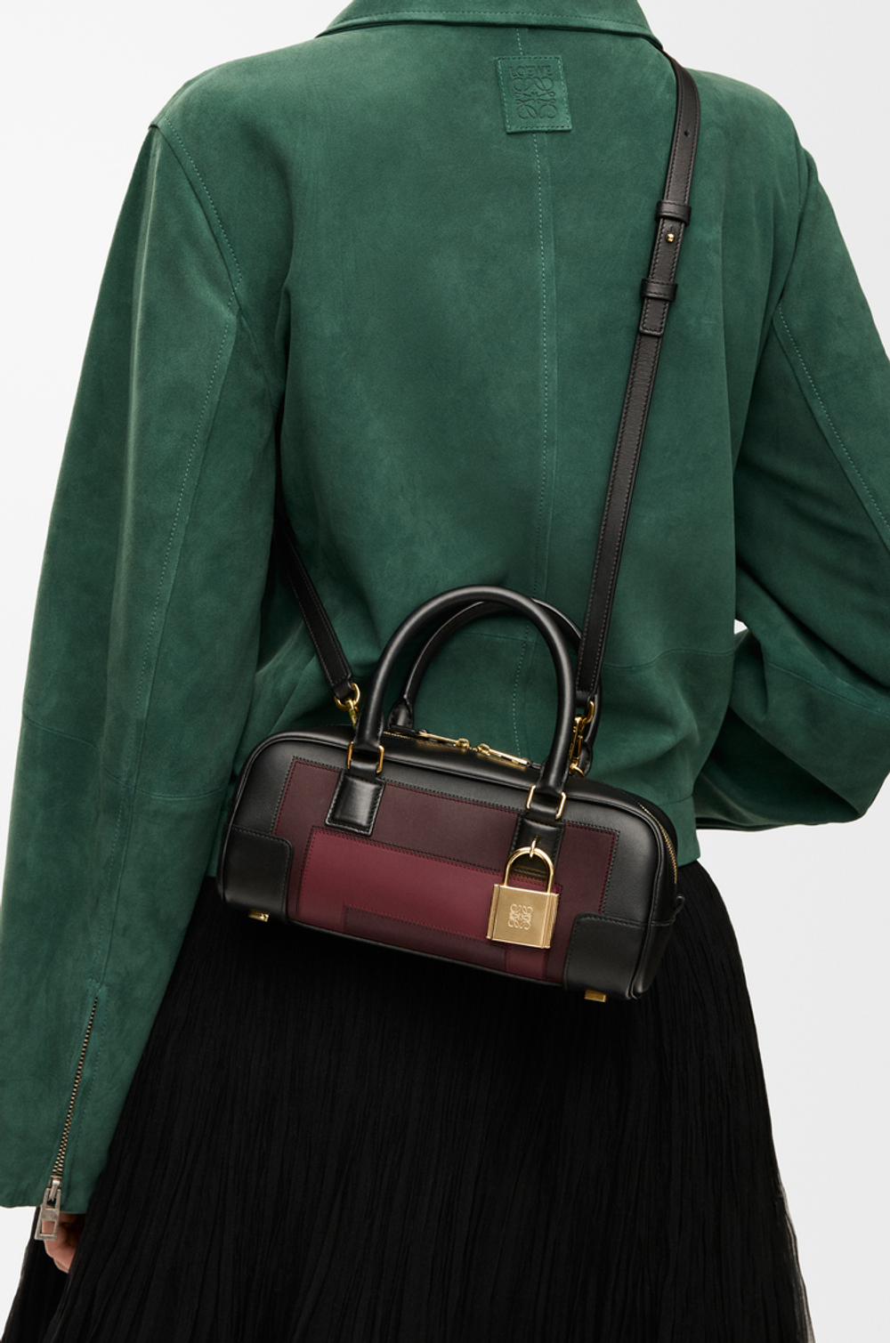 Loewe Укороченная сумка Amazona 23 из телячьей кожи наппа, бургунди
