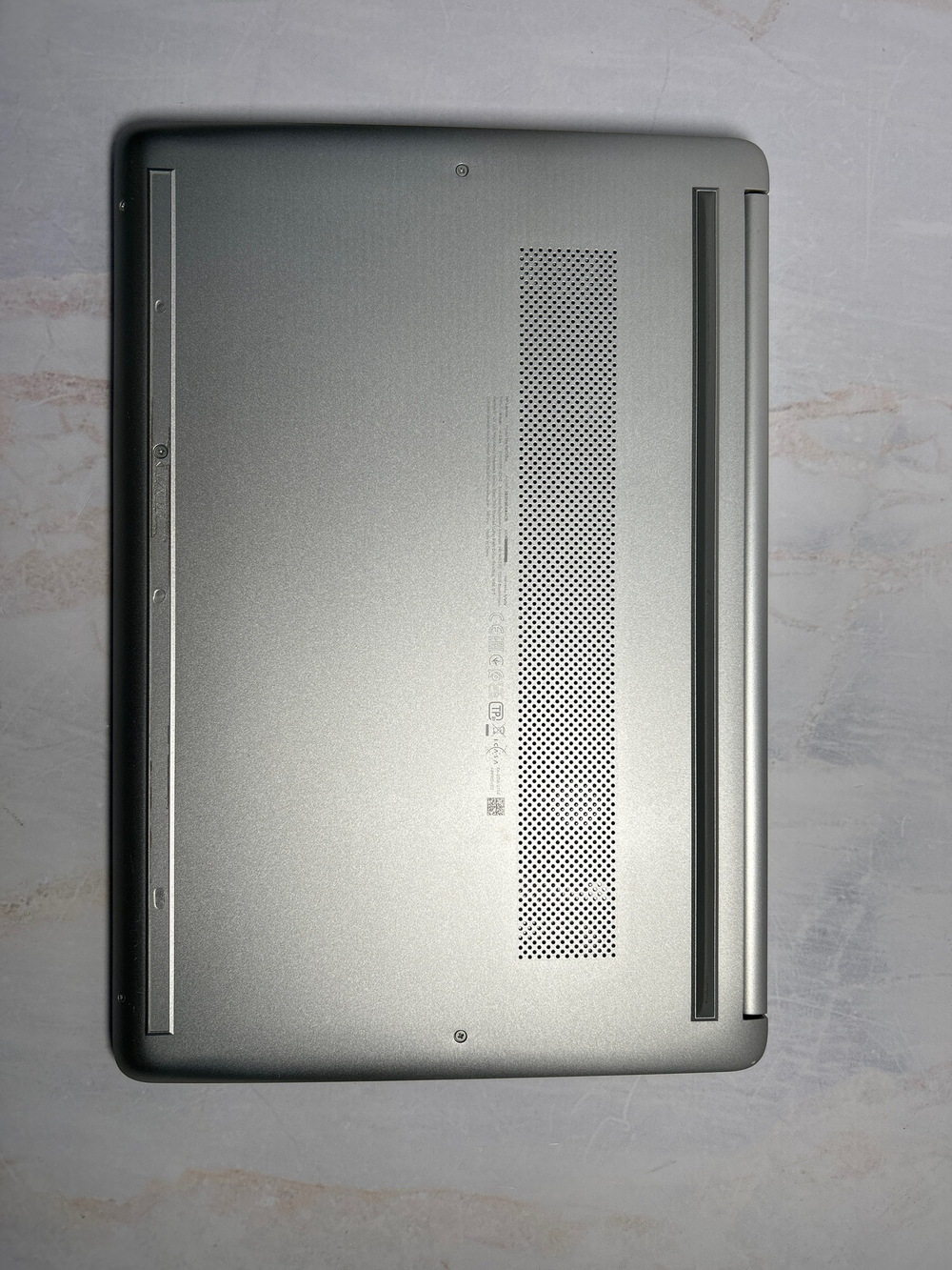 Ноутбук HP 14s-fq1013ur. Производитель CPU: AMD, Линейка CPU: Ryzen 7, CPU: Ryzen 7 5700U, RAM: 16Gb, SSD: 512Gb, GPU: AMD Radeon, Диагональ: 14.0", Разрешение: 1920*1080, Тип экрана: IPS, OS: DOS, Цвет: Серебристый, BackLight: -, Состояние: C2