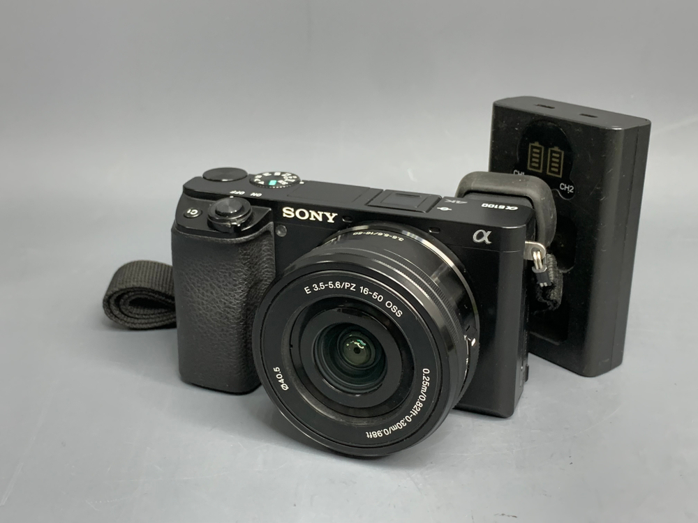 Sony A6100 kit 16-50mm 11.000 кадров