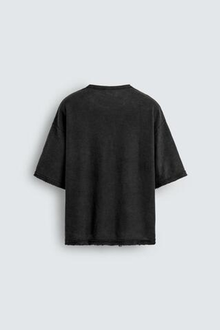 ZARA ТРИКОТАЖНАЯ ФУТБОЛКА С ПРИНТОМ, ЧЕРНЫЙ