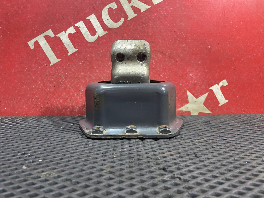 Подушка двигателя задняя 2019 г.