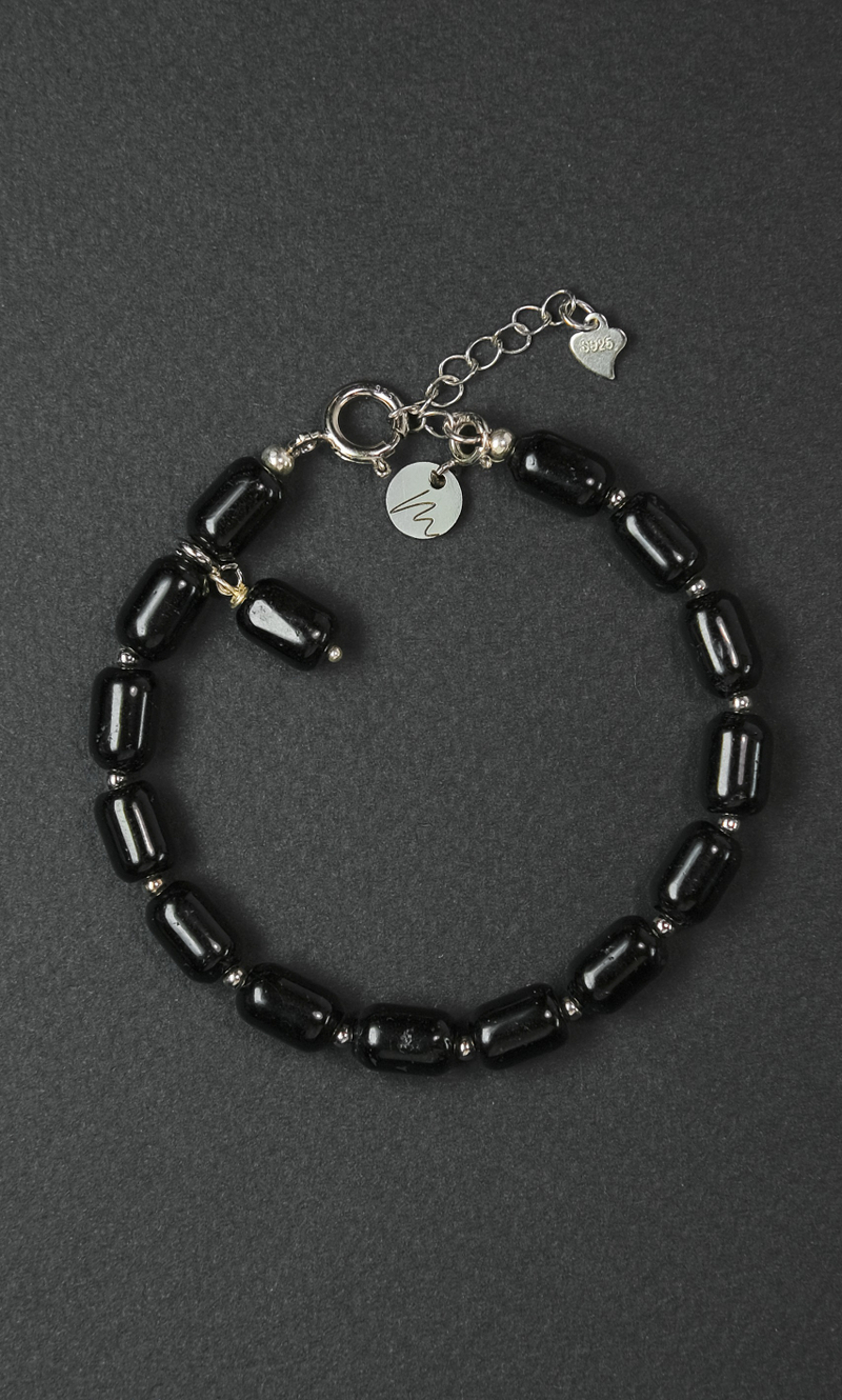 Браслет "Memo about Health" из цилиндрического турмалина с серебряными бусинами