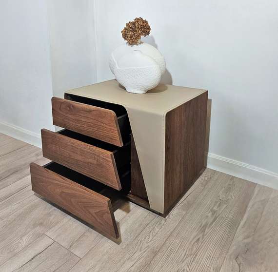 Тумба прикроватная 4554, бежевая экокожа, шпон ореха