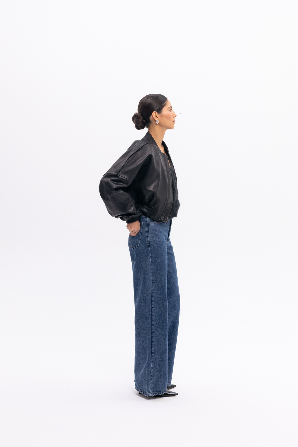 Черная кожаная куртка