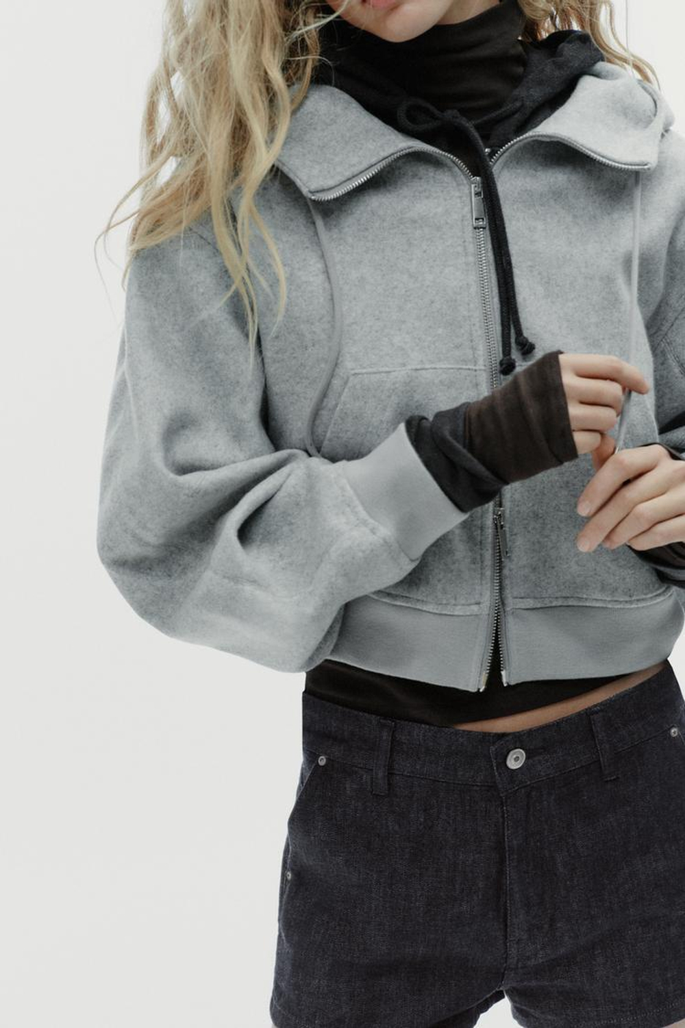 ZARA МЯГКАЯ КУРТКА С ОБЪЕМНЫМИ РУКАВАМИ, СВЕТЛО-СЕРЫЙ