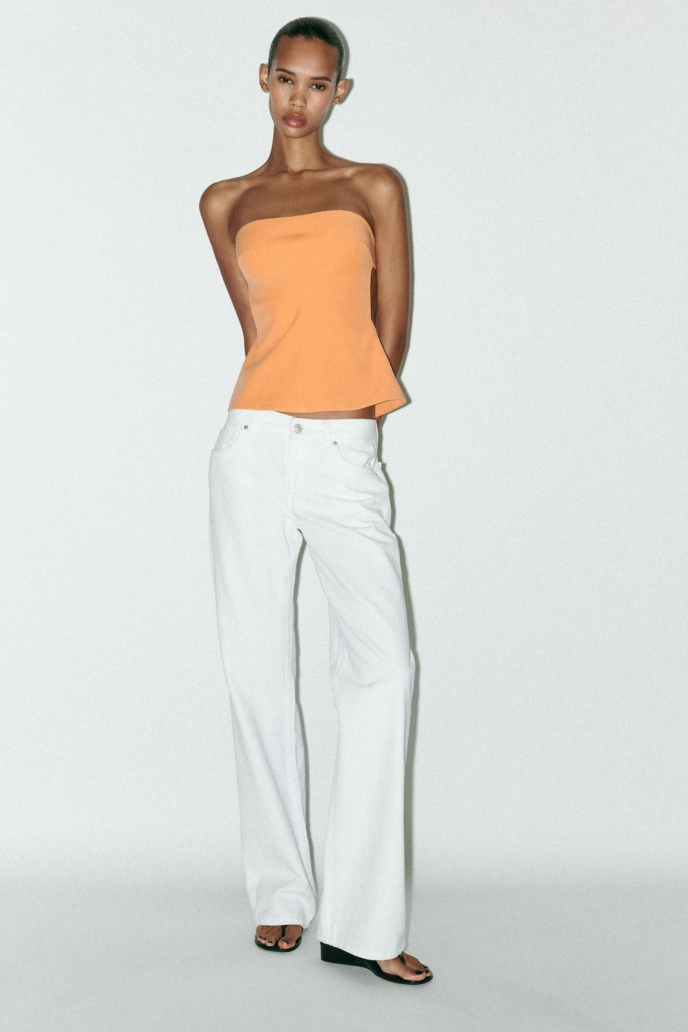 ZARA ТОП С ДЕКОРАТИВНЫМ ВЫРЕЗОМ БЕЗ БРЕТЕЛЕЙ, МАНДАРИНОВЫЙ