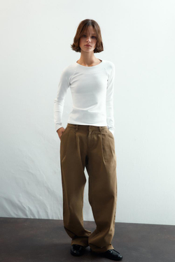 ZARA ФУТБОЛКА В РУБЧИК С ВЫРЕЗОМ «ЛОДОЧКА», БЕЛЫЙ