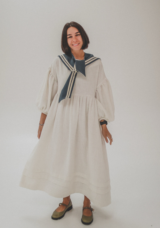 Платье оверсайз с декоративной обработкой на юбке из молочной крапивы