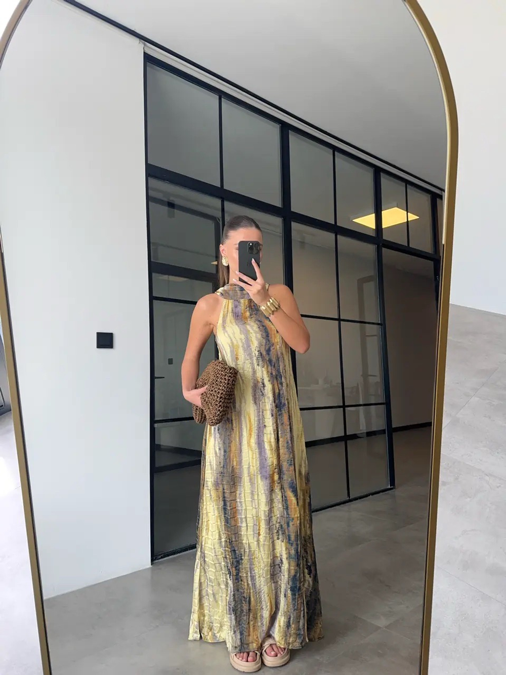 Платье с открытыми плечами из вискозного шелка