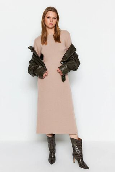 Бежевое однотонное трикотажное платье TCTAW24EB00131