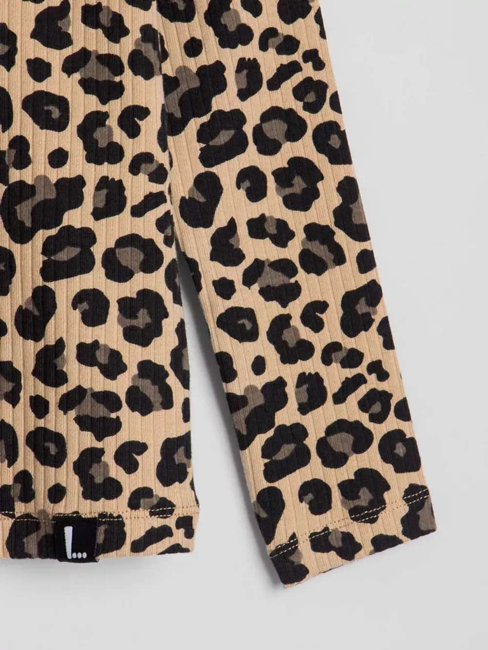 Леопардовый лонгслив базовый для девочки