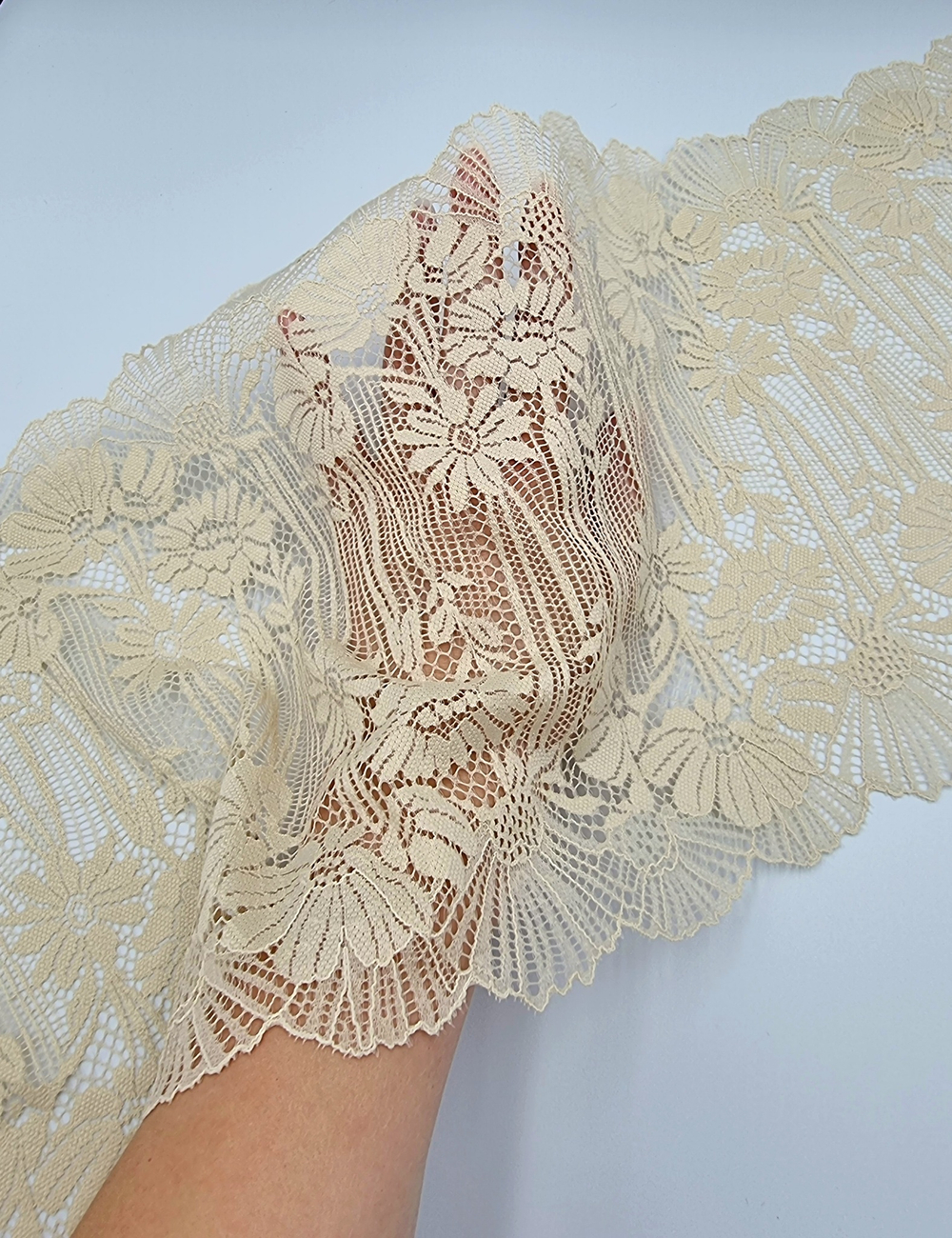 Кружево эластичное бежевое К690