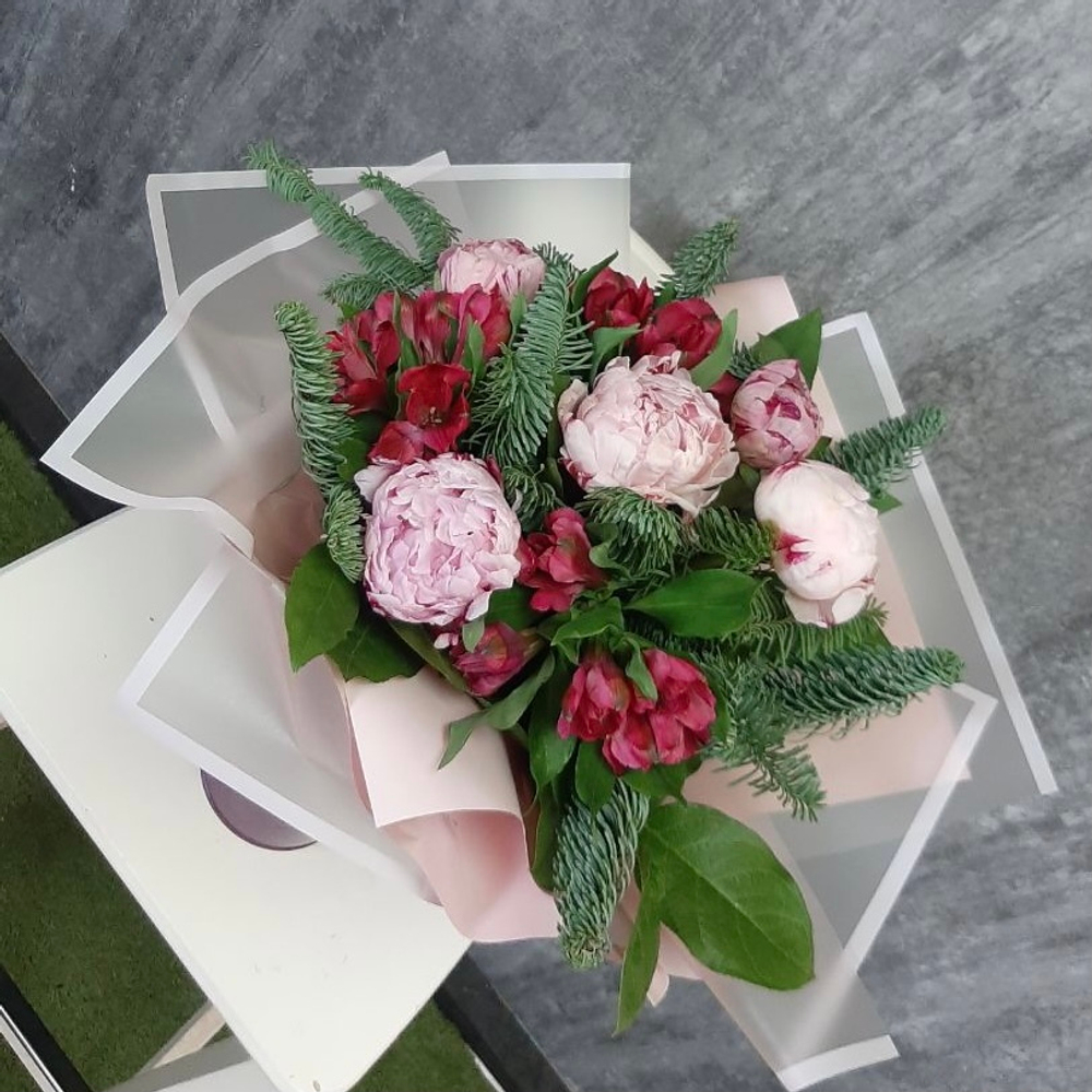 Зимний букет цветов «Пионовая зима»