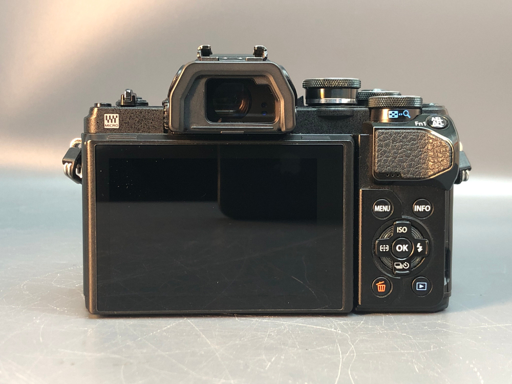 Olympus E-M10 III Kit 14-42mm 15.000 кадров