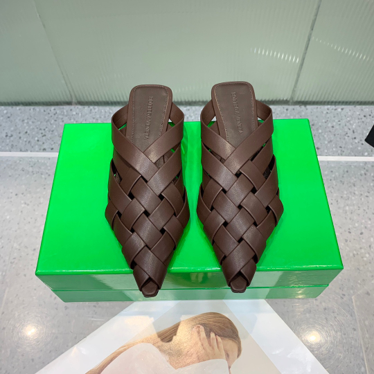 Bottega Veneta Alfie Slipper