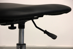 Стул мастера со спинкой ТРЕНД на прорезиненных колесиках6