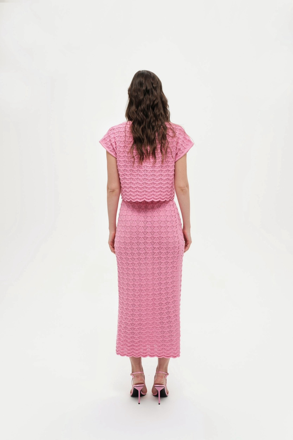 Розовая трикотажная кофточка