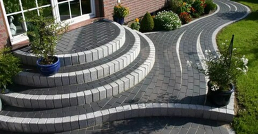 Тротуарная плитка для крыльца: какую выбрать, чтобы не скользила зимой