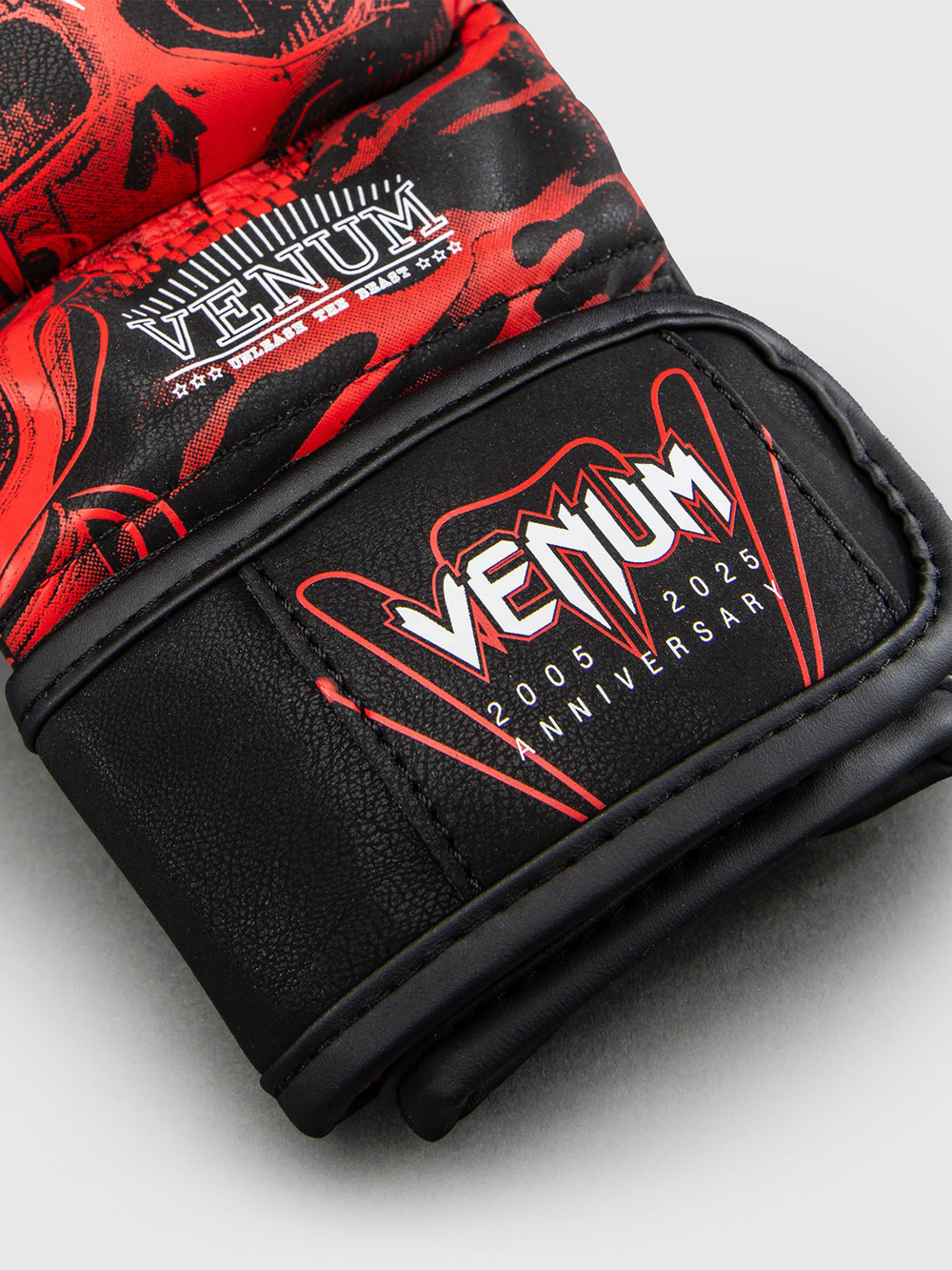 Перчатки ММА Venum 20th Anniversary Black/Red