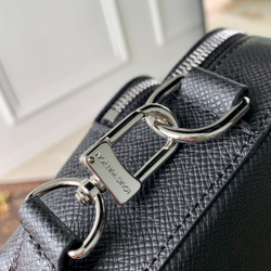 Louis Vuitton Avenue Messenger