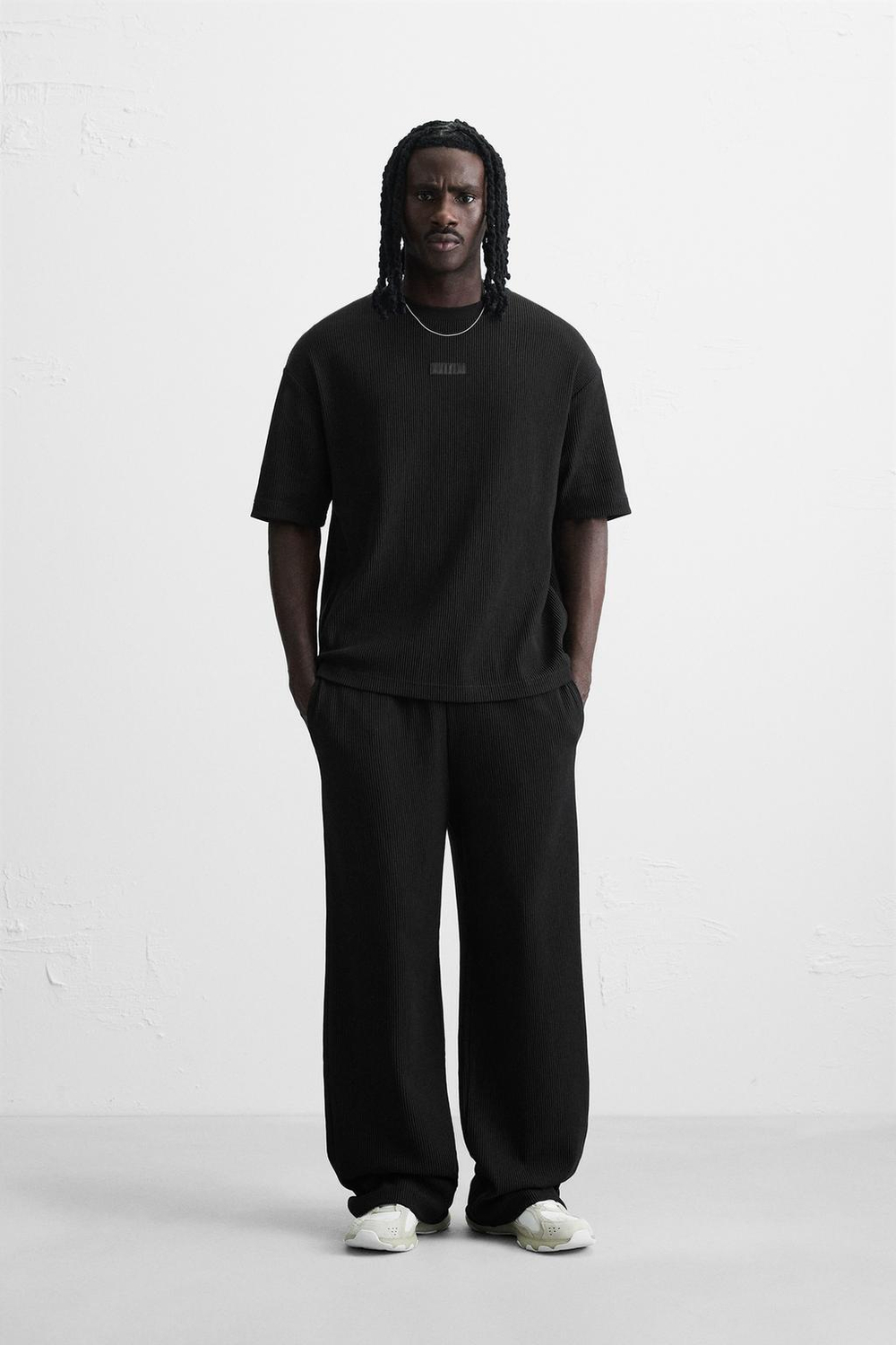 ZARA ФУТБОЛКА ИЗ РЕЛЬЕФНОЙ ТКАНИ, ЧЕРНЫЙ