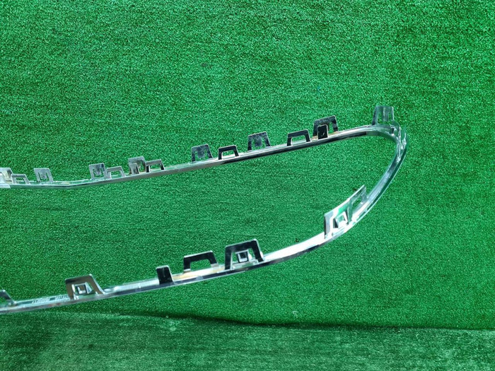 Молдинг решетки радиатора Mercedes E W213 (16-21)