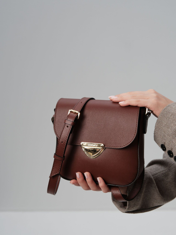 Сумка кожаная через плечо коричневая