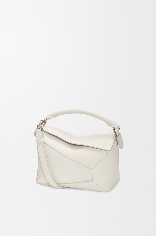 Loewe Маленькая сумка Puzzle Edge из мягкой зернистой телячьей кожи, белый