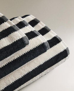 ZARA HOME ПОЛОТЕНЦЕ ДЛЯ ВАННОЙ ИЗ ВЕЛЮРА С РЕЛЬЕФНЫМ УЗОРОМ, ЧЕРНЫЙ