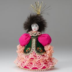 Малые куклы в костюмах разных народов