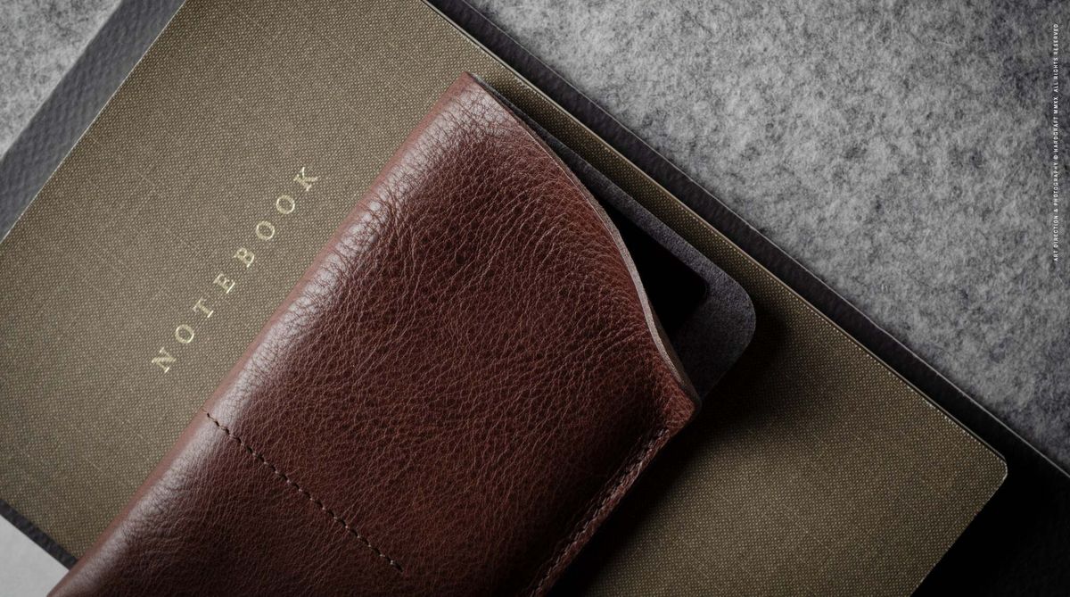 Hard Graft Wild Chestnut — чехол из кожи для iPhone