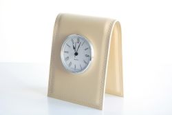 ЧАСЫ D85 на подставке BUVARDO БИЗНЕС из кожи цвет СЛОНОВАЯ КОСТЬ