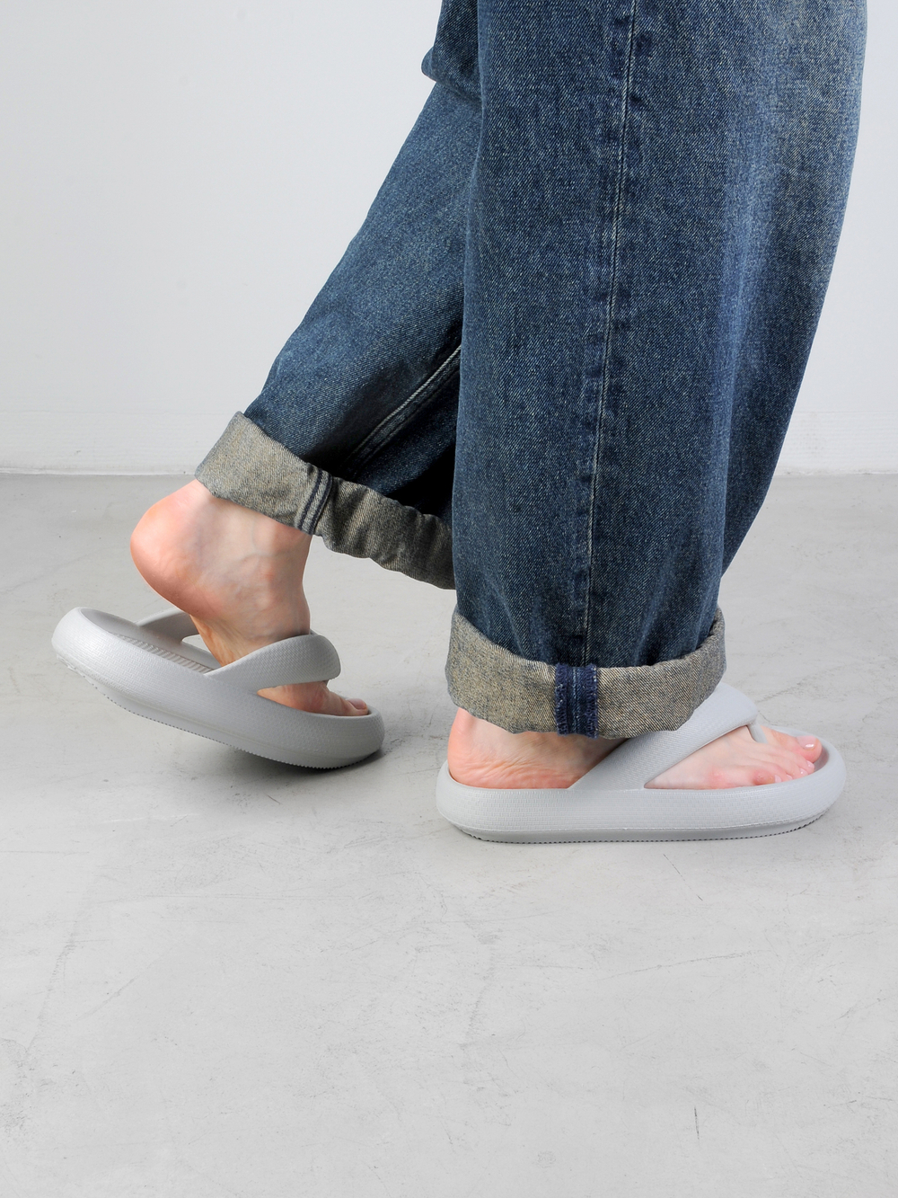 Шлепанцы женские серые