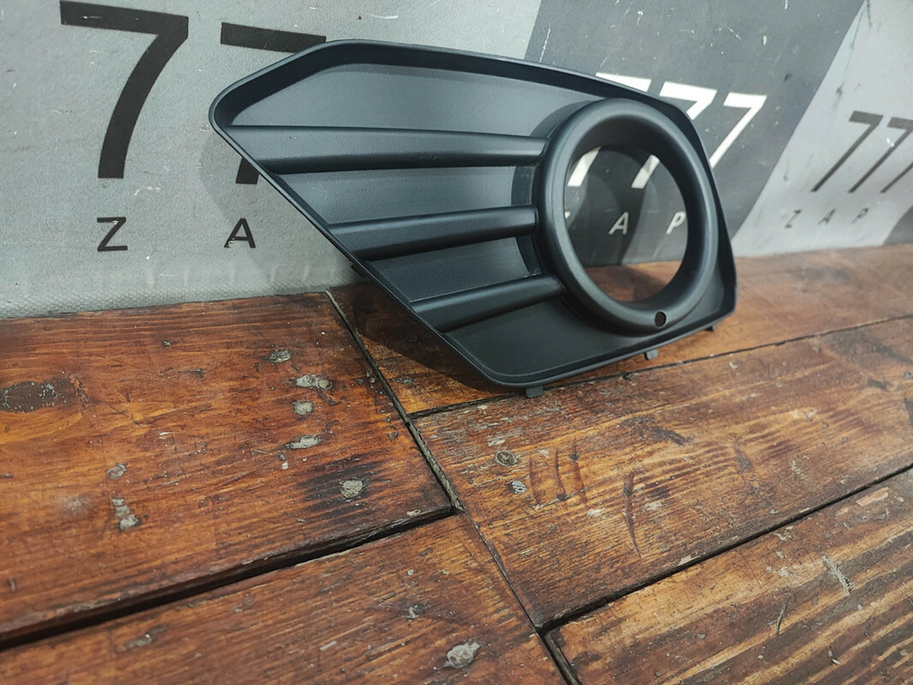 Накладка ПТФ левая UAZ Patriot 14-нв Б/У Оригинал 316382803025