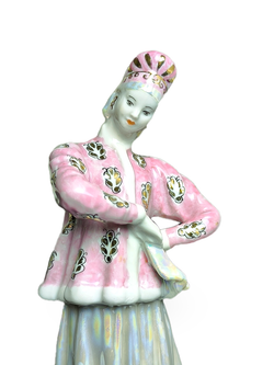 Фарфоровая статуэтка "Лебёдушка" в розовой шубке (Дулево)