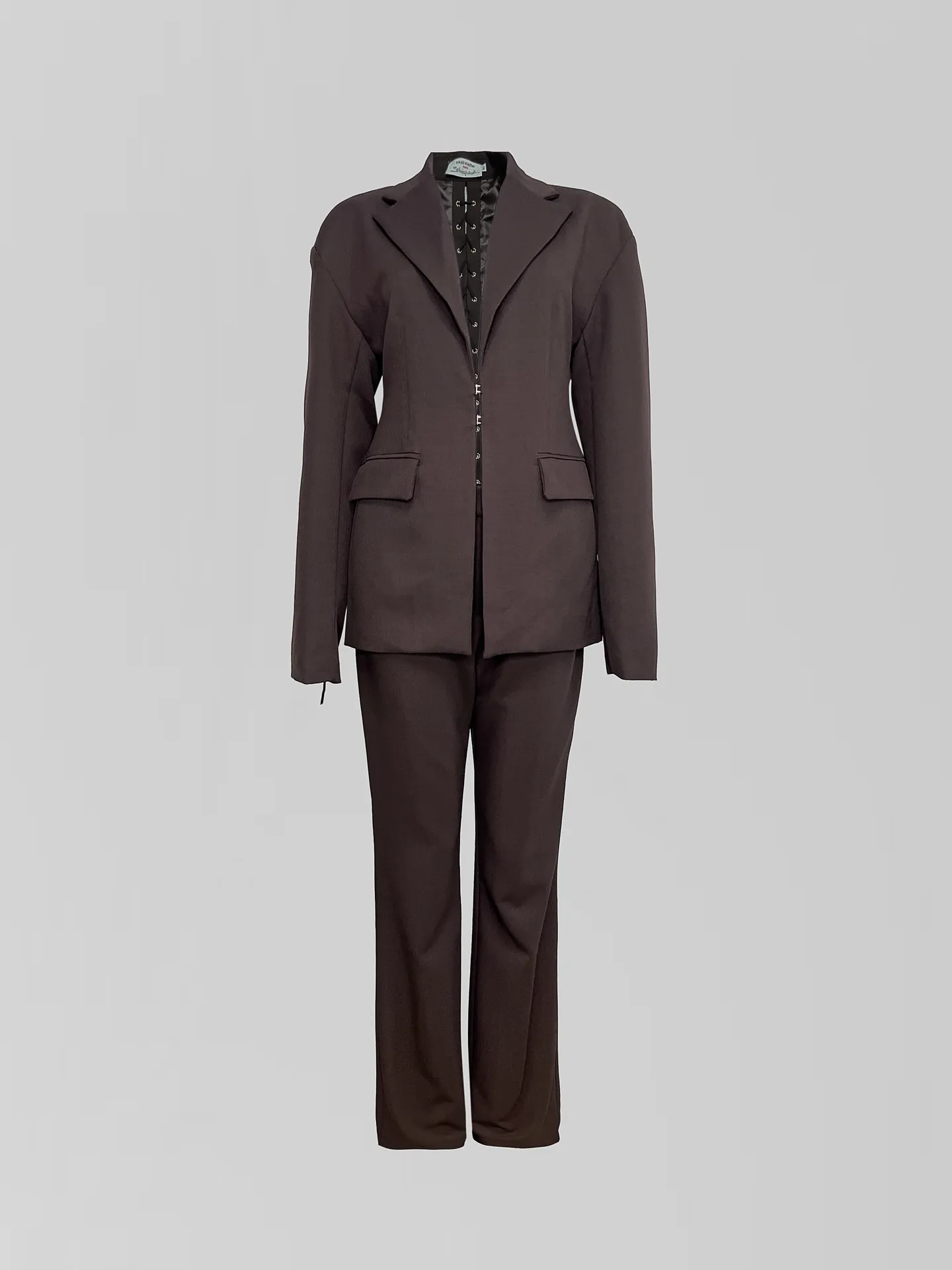 Костюм 1709 однотонный из пиджака и брюк со шнуровкой