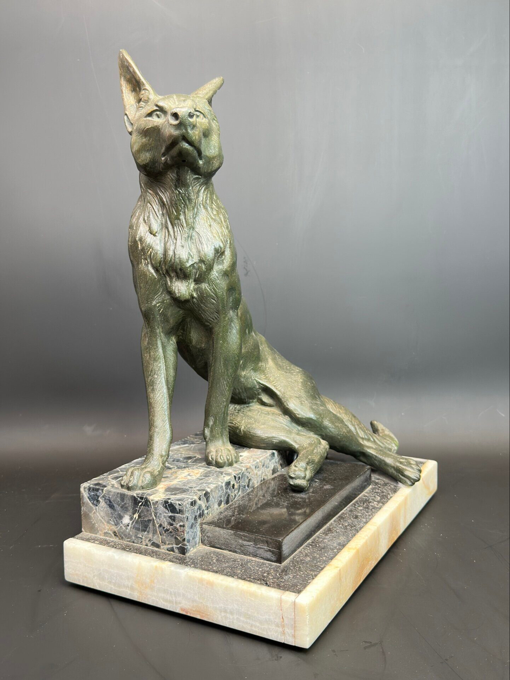 Скульптура в стиле Ар-Деко — Овчарка