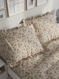 Декоративная наволочка с рюшами, оборками "Виктория" 70х70 см, 1 шт, без молнии