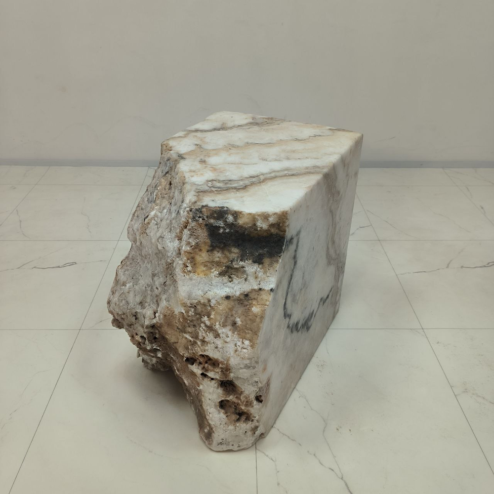Стол из оникса 65584  (45*32*45) 0195