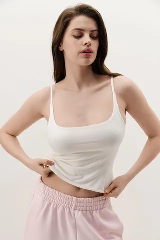 Топ на бретелях из вискозы кремового цвета