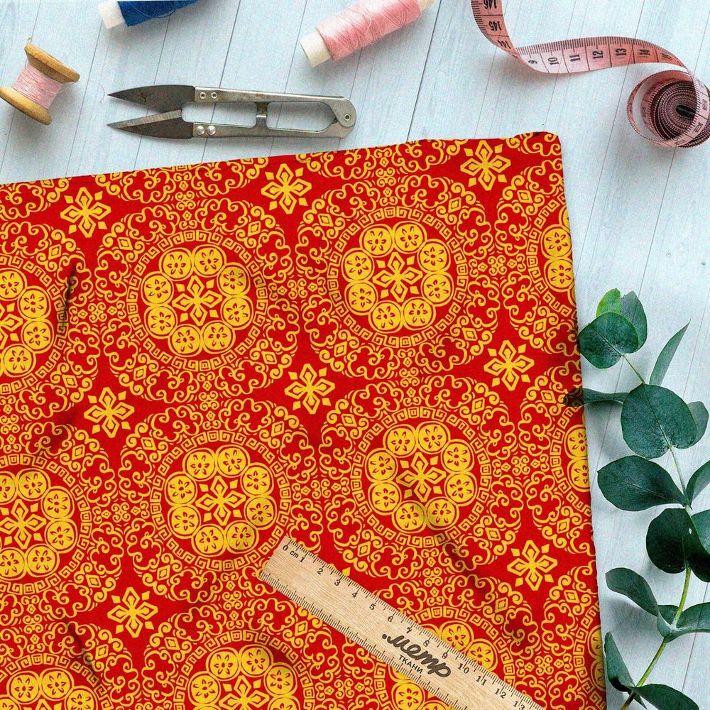 Ткань дюспо жёлтый резной калейдоскоп на красном фоне