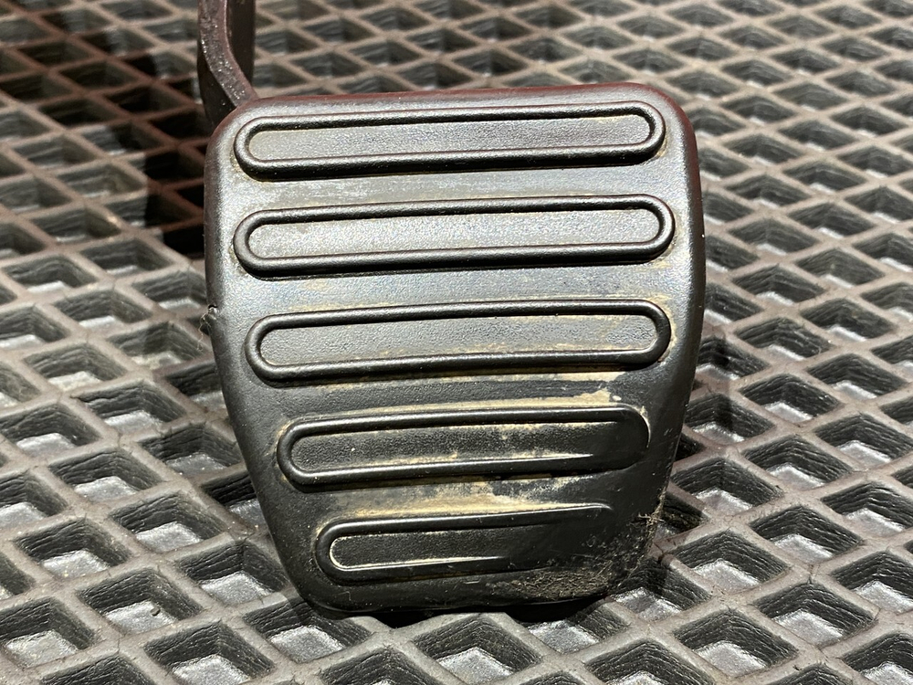 Педаль тормоза