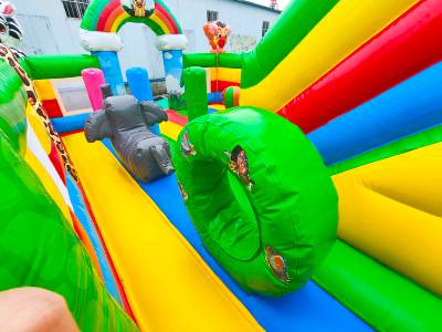 Надувной батут «Звериный мир 2» с горкой и аркой 7*5*4,2 м