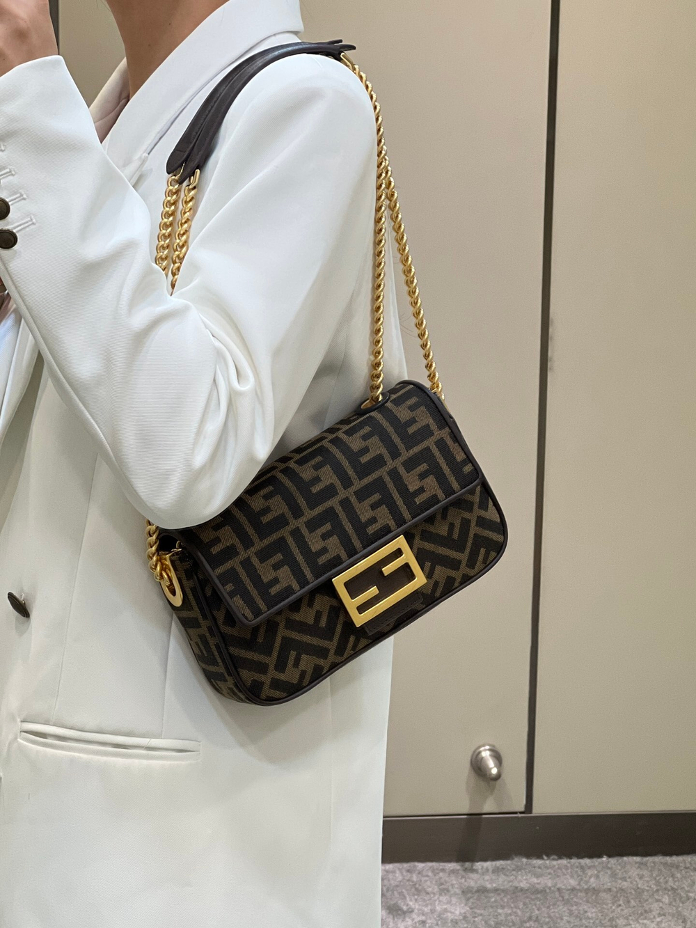 Fendi Baguette Chain Bag 24 cm