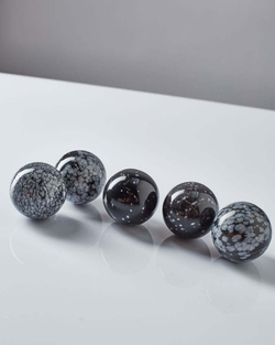 Шар из снежного обсидиана