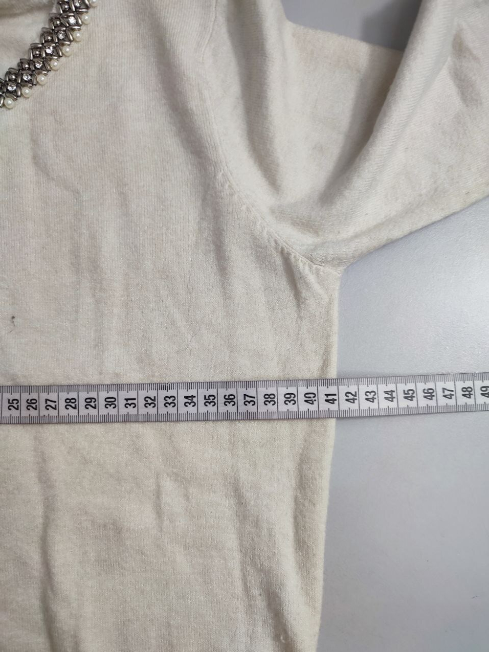 Джемпер с украшением 44-46 размер