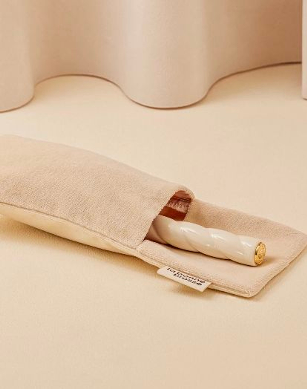 La Bonne Brosse Массажная расческа для волос N 03 Essential Sensitive Scalp Brush - Creamy White