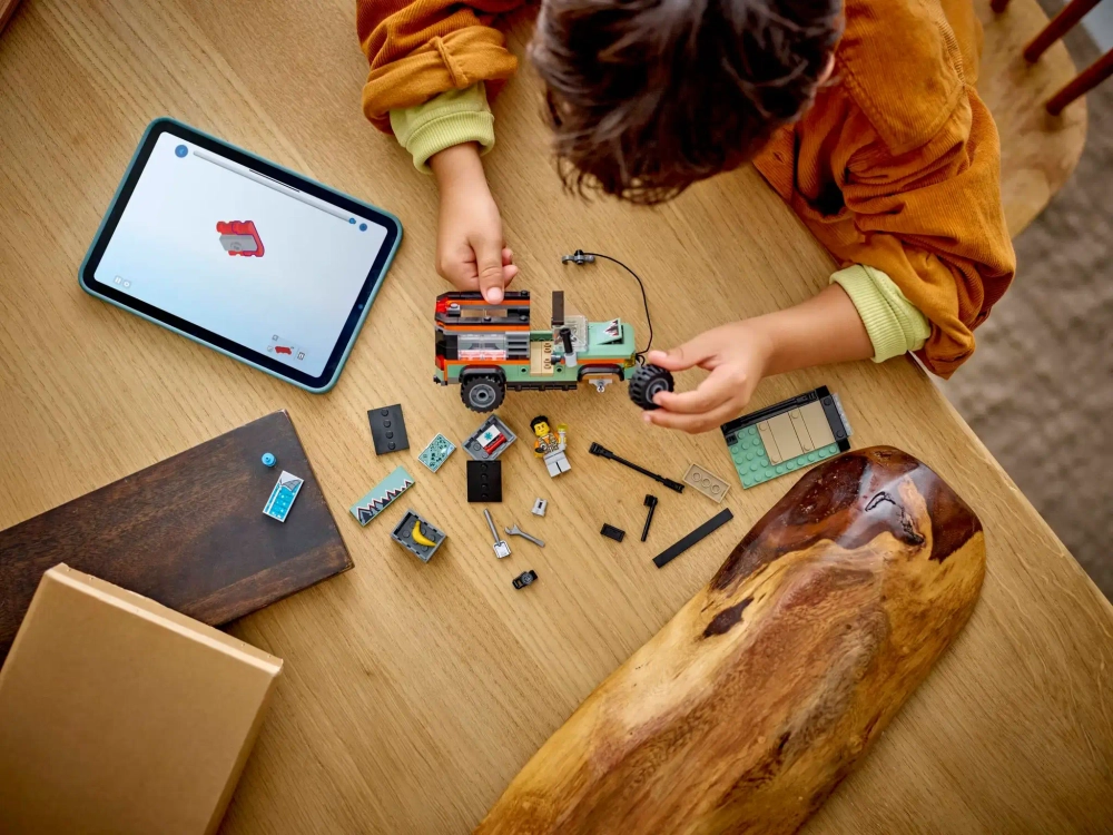 Конструктор LEGO City 60447 Горный грузовик для бездорожья 4x4