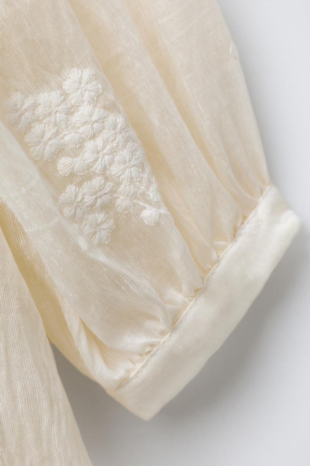 ZARA ПЛАТЬЕ С ВЫШИТЫМИ ЦВЕТАМИ, ЭКРЮ