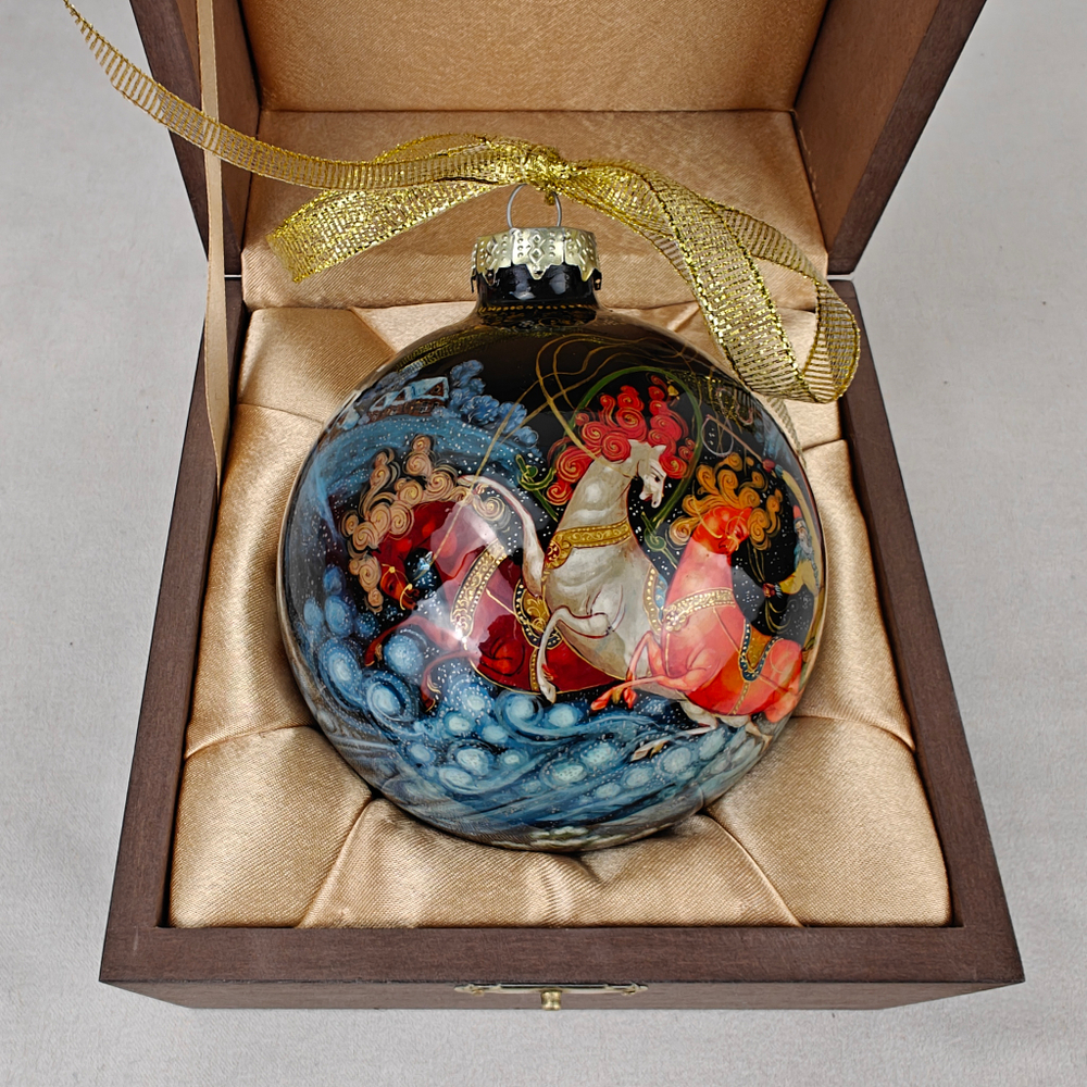 Коллекционный елочный шар с круговой росписью "Тройка " в футляре